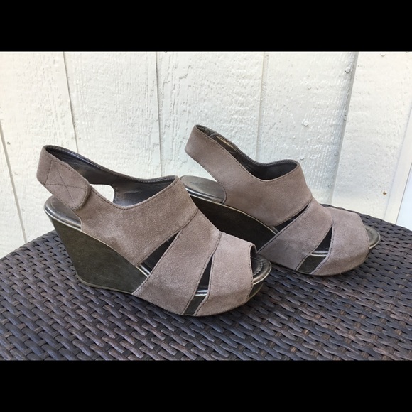 COPY - Taupe suede wedges, so cute! Size 8.5 - Picture 2 of 5